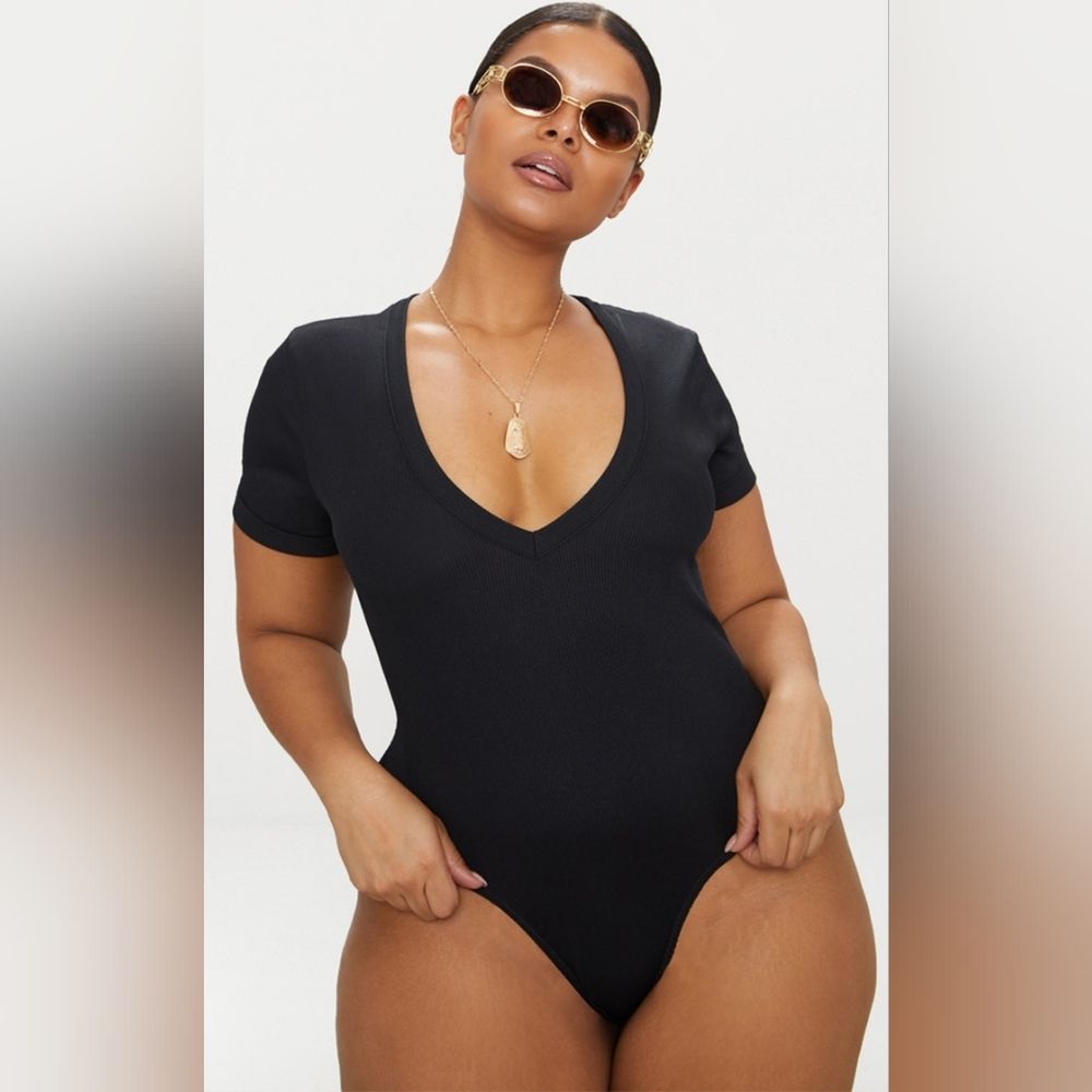 PRETTYLITTLE THING Plus Black‎ Ribbed Plunge Short Sleeve Bodysuit Size 18 NWT - Picture 11 of 11
